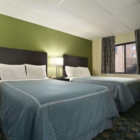 Travelodge By Wyndham Cleveland לייקווד מראה חיצוני תמונה