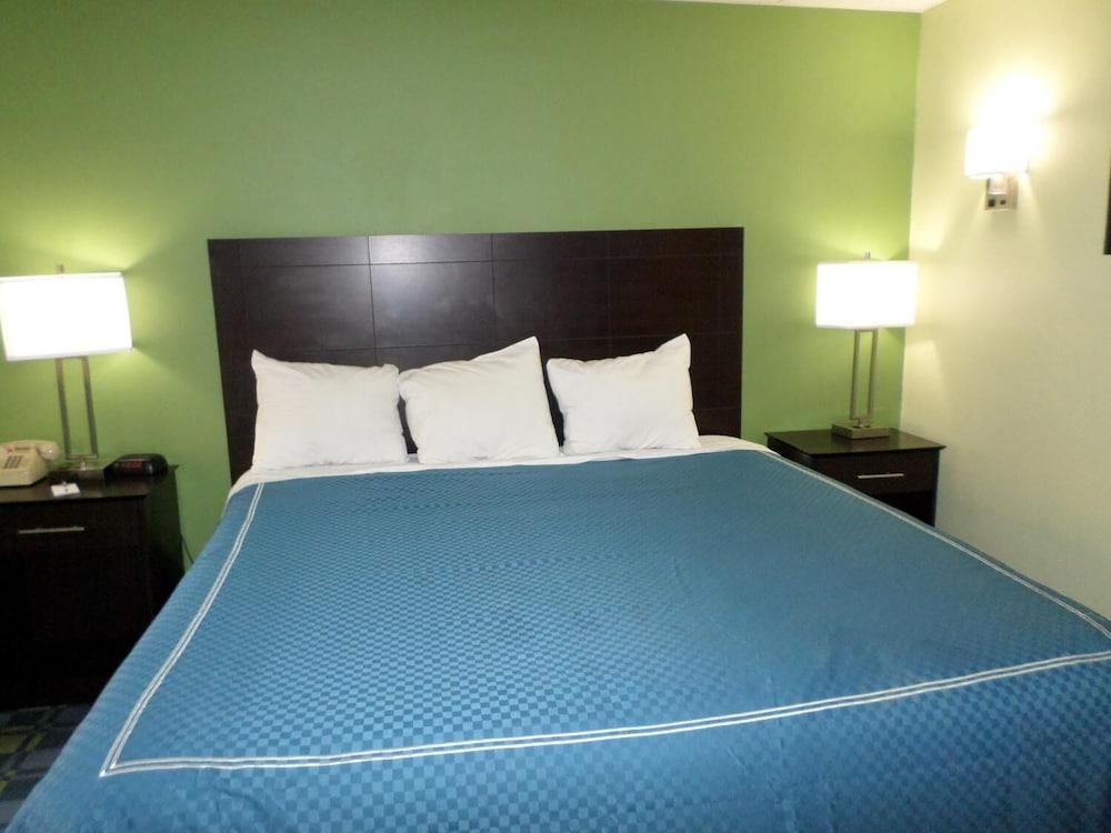 Travelodge By Wyndham Cleveland לייקווד מראה חיצוני תמונה