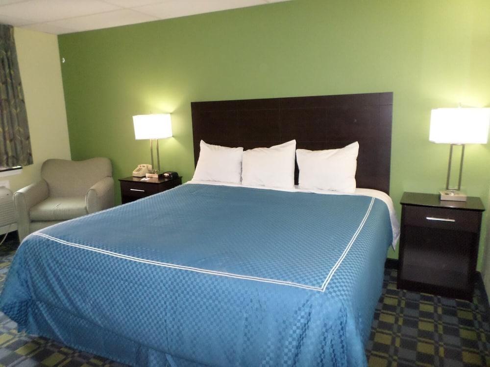 Travelodge By Wyndham Cleveland לייקווד מראה חיצוני תמונה