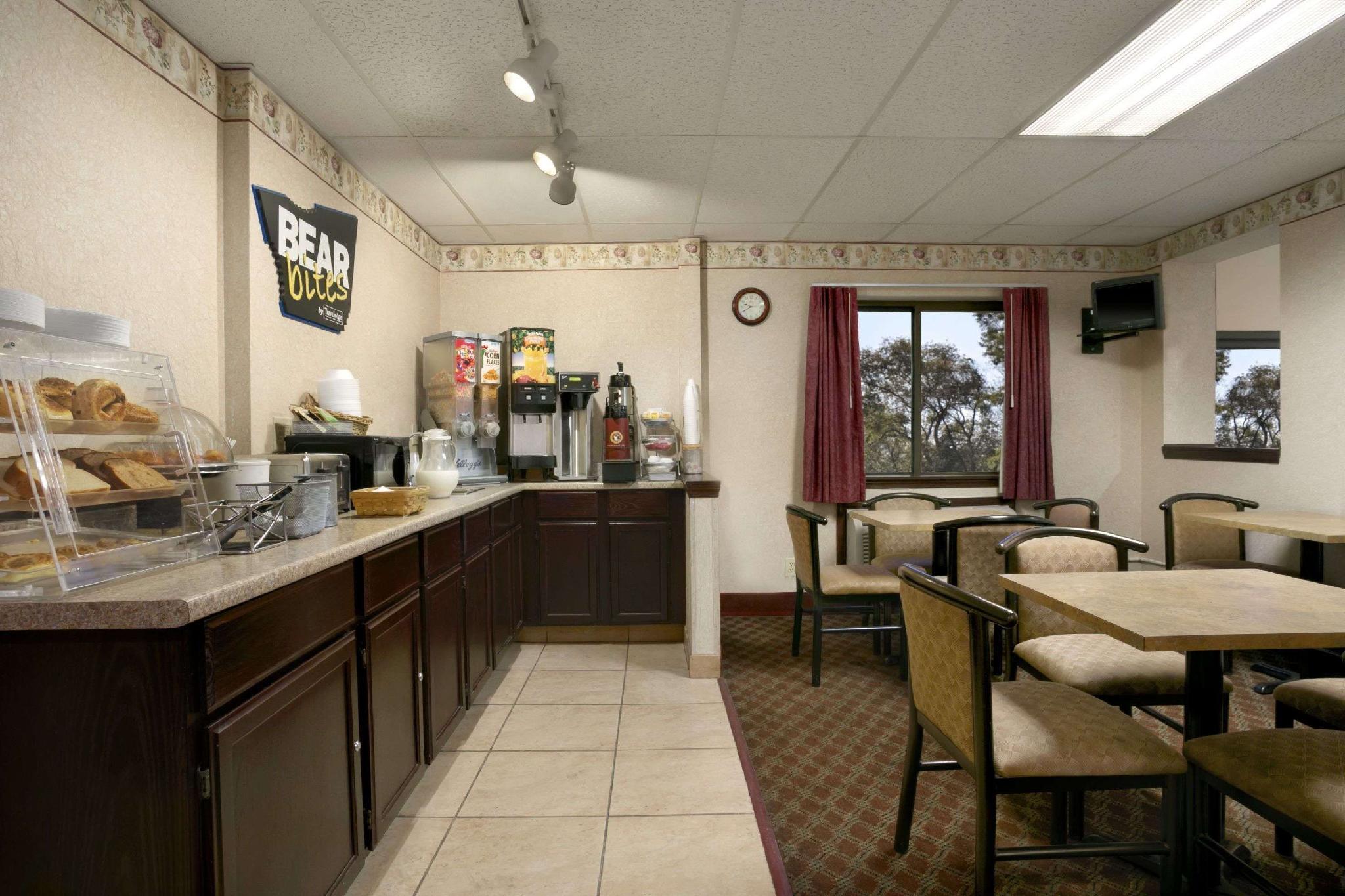 Travelodge By Wyndham Cleveland לייקווד מראה חיצוני תמונה