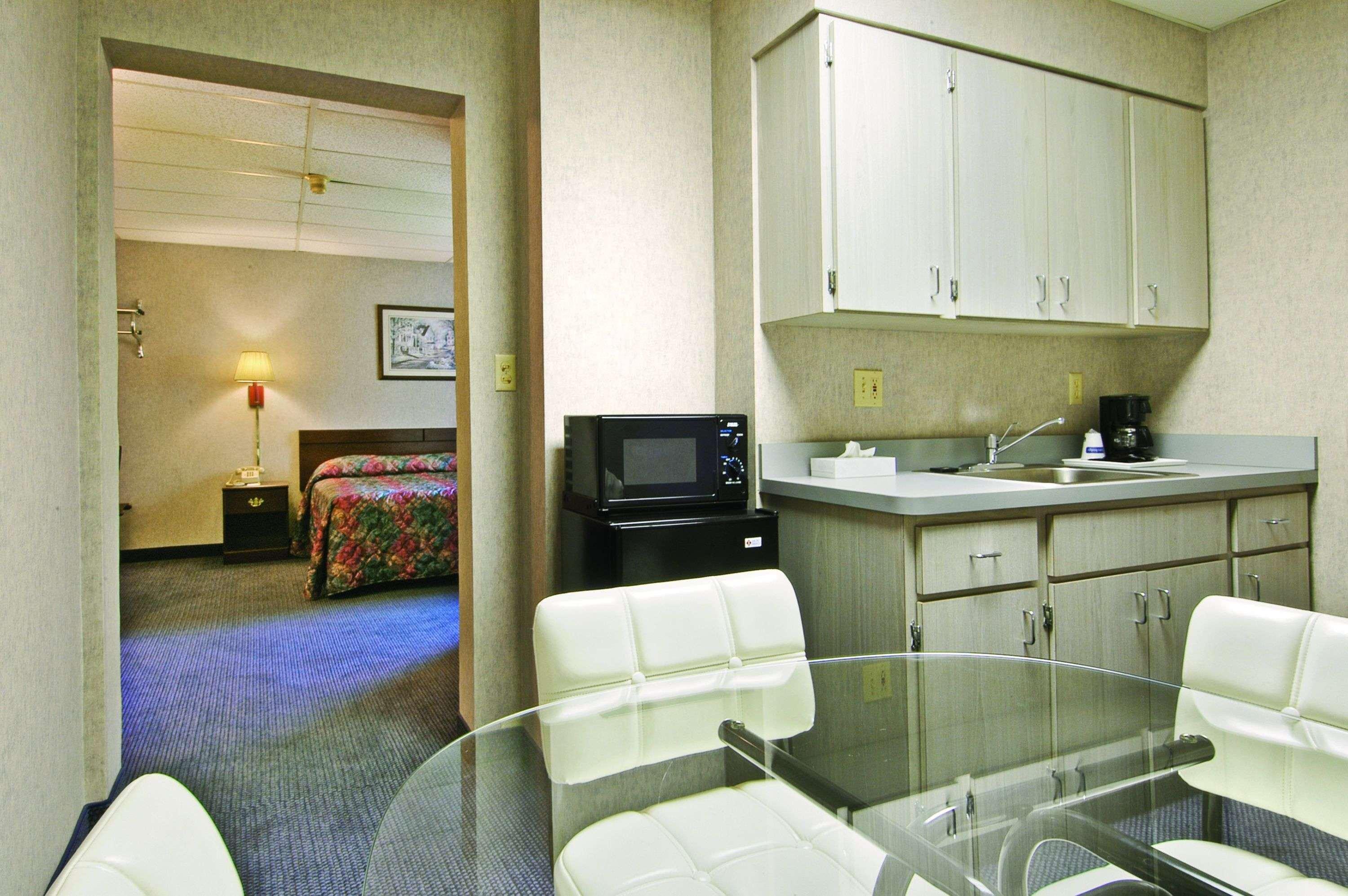 Travelodge By Wyndham Cleveland לייקווד חדר תמונה