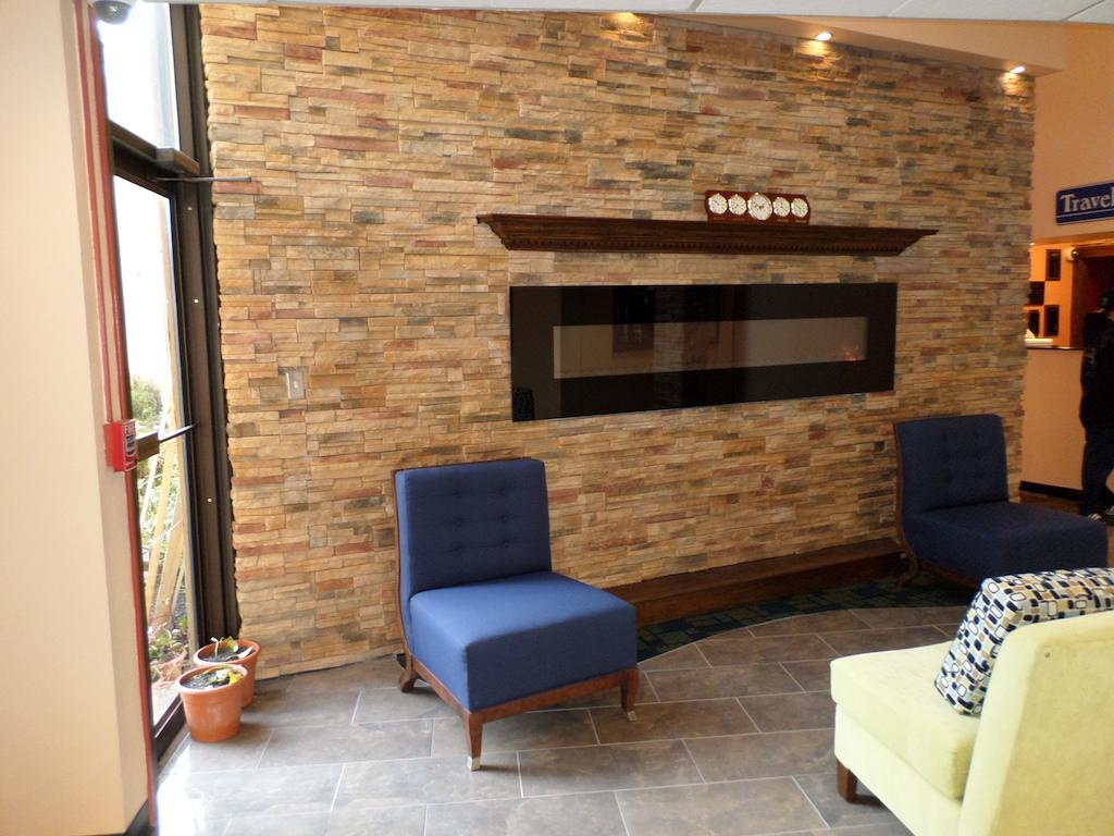 Travelodge By Wyndham Cleveland לייקווד מראה חיצוני תמונה