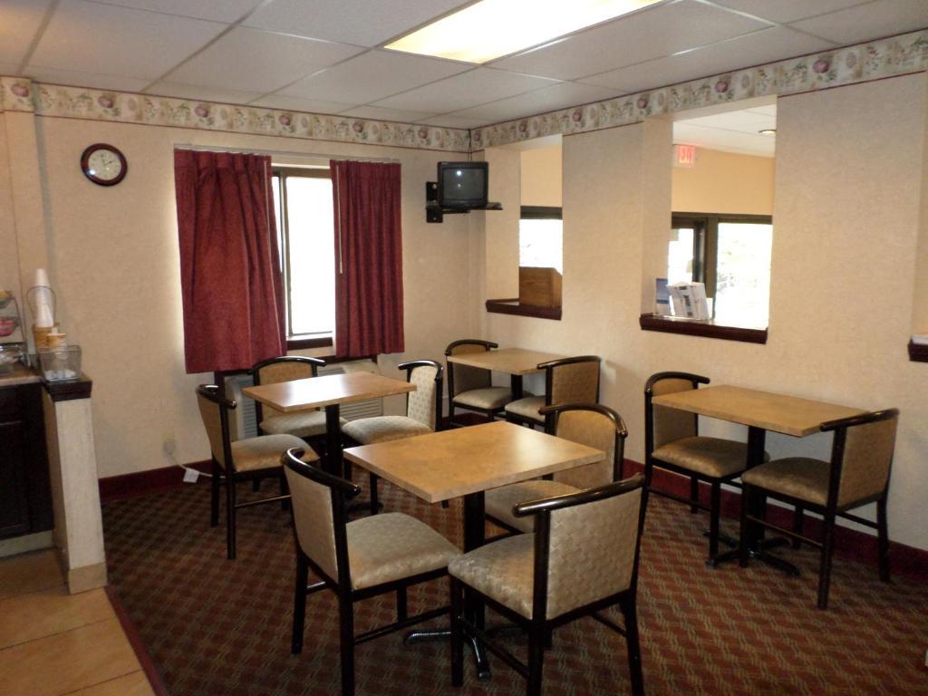 Travelodge By Wyndham Cleveland לייקווד מראה חיצוני תמונה